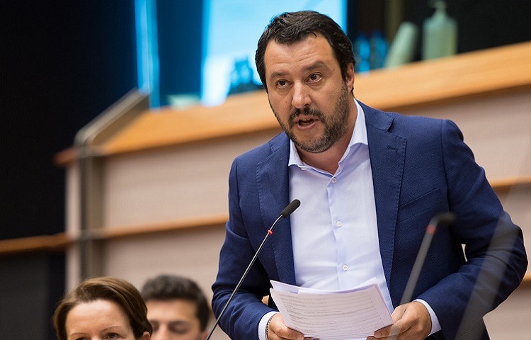 Mateo Salvini aprueba la ley antimigracion
