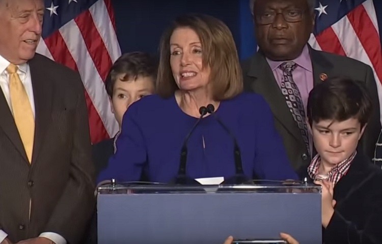 Nancy Pelosi tras la victoria democrata en la camara de representantes