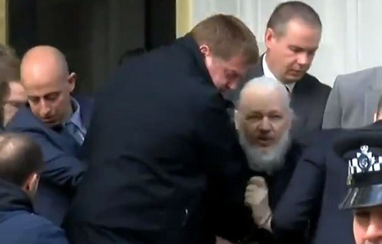 Julian Assange detenido