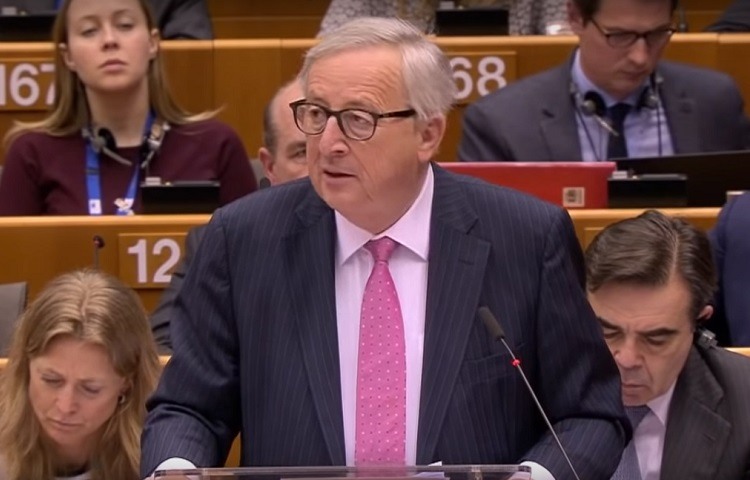 Juncker le dice al Parlamento britanico que alcance un acuerdo antes del 12 de abril