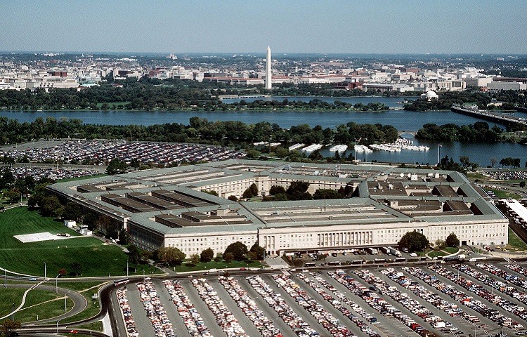 El Pentagono planea establecer escoltas navales