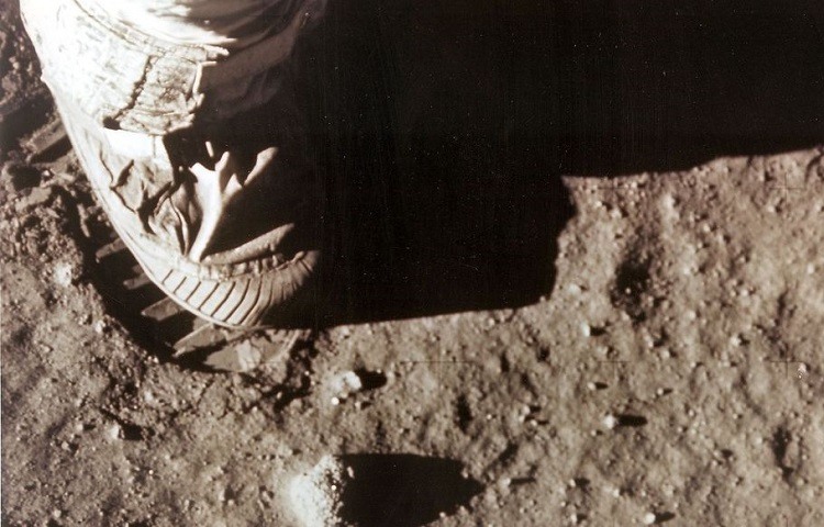 Primer hombre en pisar la luna