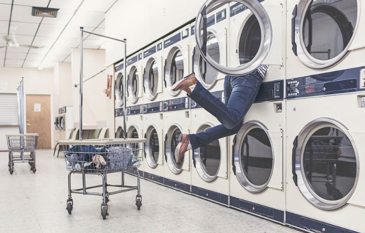 Cinco razones por las que llevar tu ropa a la lavandería