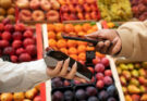 Hasta qué hora está abierta la tienda de alimentos más cercana