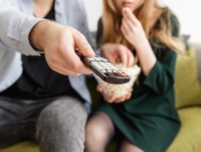 reparto de sirenas programa de television