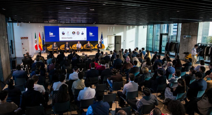 Ponencia sobre inversión y economía en la IE University