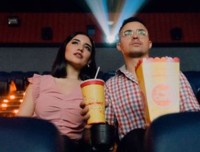 Pareja en el cine